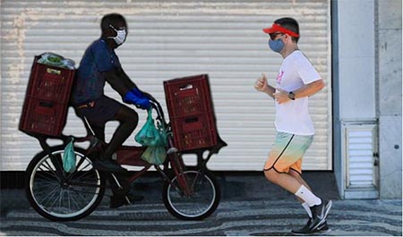 Pessoas usando máscaras devido à pandemia